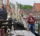 Warten auf den Hafenmeister in Neuharlingersiel